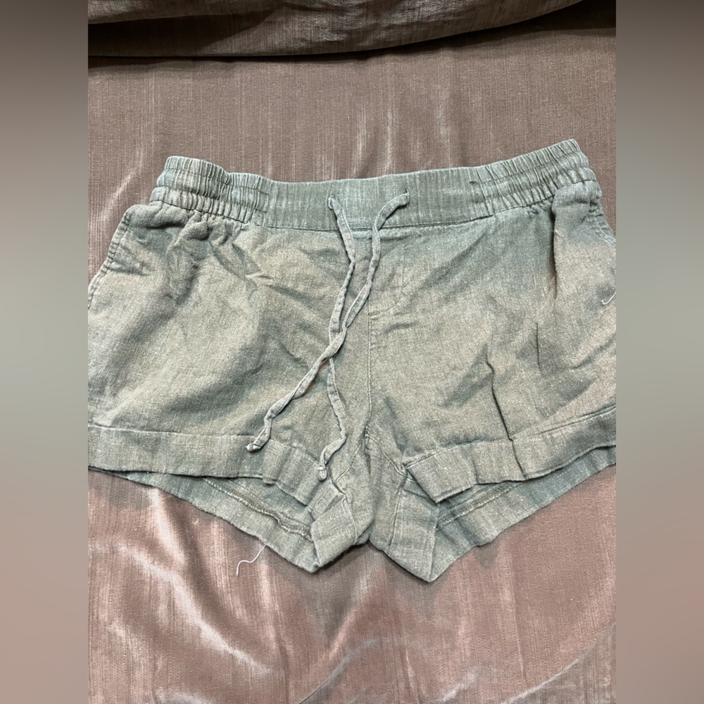 Old Navy Women's linen Shorts in Green